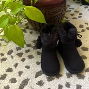 New Okie Dokie boots size 6